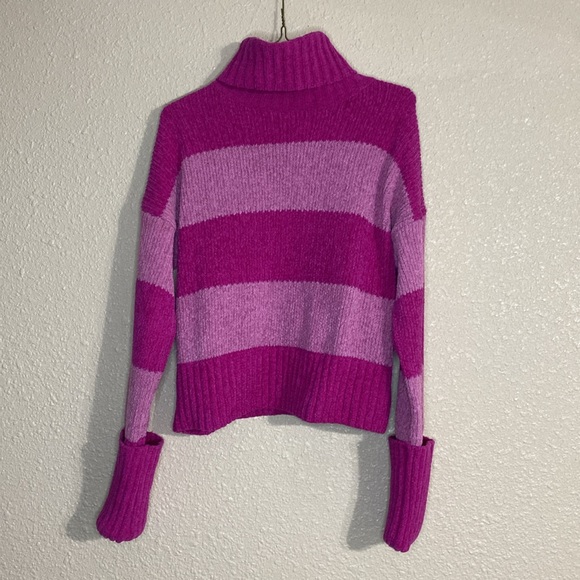 Pink Rose Turtleneck Cropped Sweater NWOT Size M - Picture 5 of 10